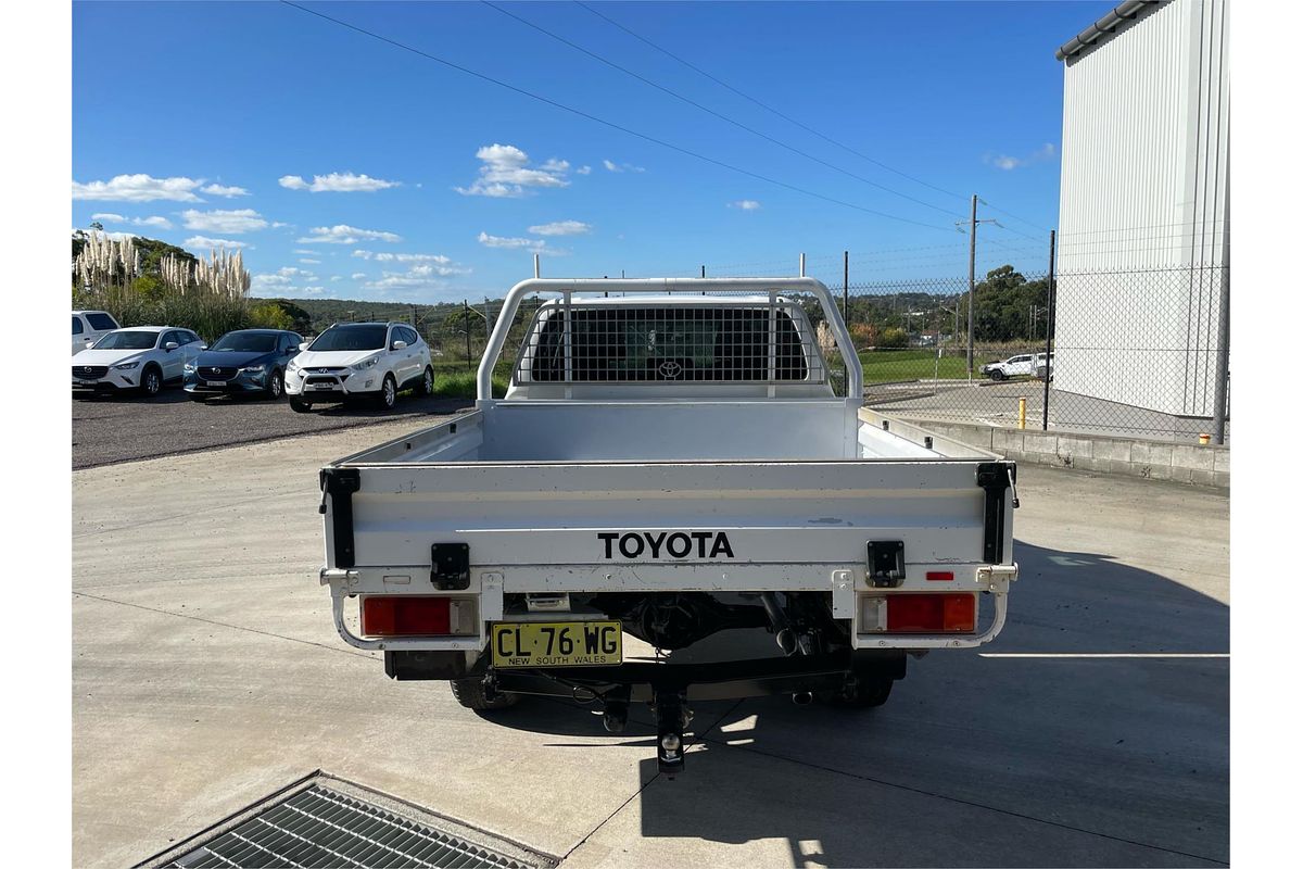 2017 Toyota HILUX SR (4x4) GUN126R