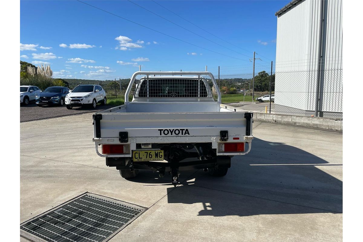 2017 Toyota HILUX SR (4x4) GUN126R