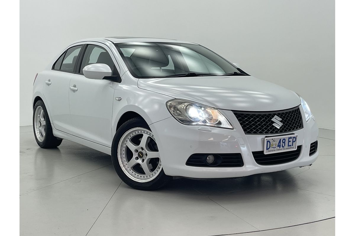 2011 SUZUKI KIZASHI PRESTIGE CONTINUOUS VARIABLE 4D SEDAN 4CYL 