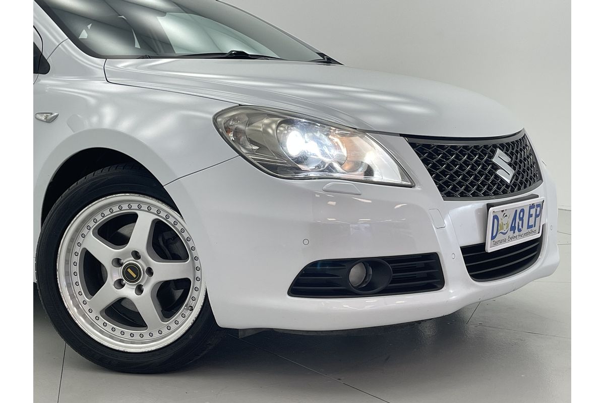 2011 SUZUKI KIZASHI PRESTIGE CONTINUOUS VARIABLE 4D SEDAN 4CYL 