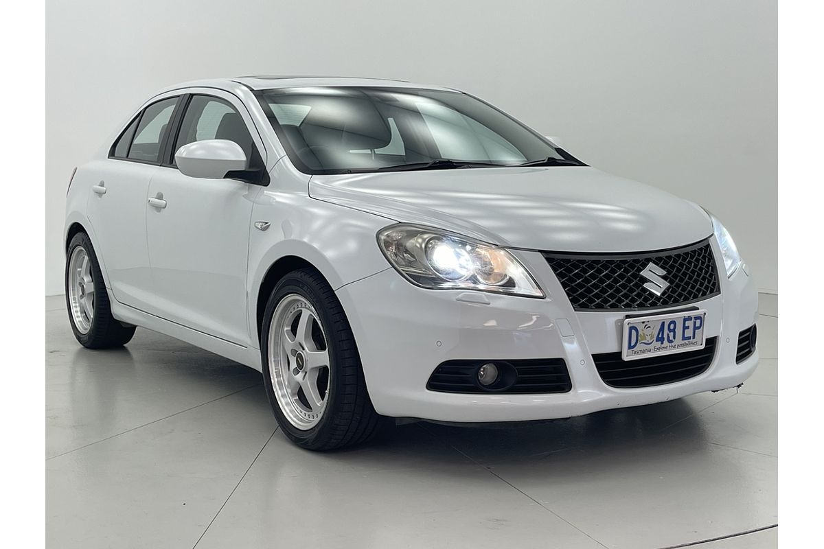 2011 SUZUKI KIZASHI PRESTIGE CONTINUOUS VARIABLE 4D SEDAN 4CYL 