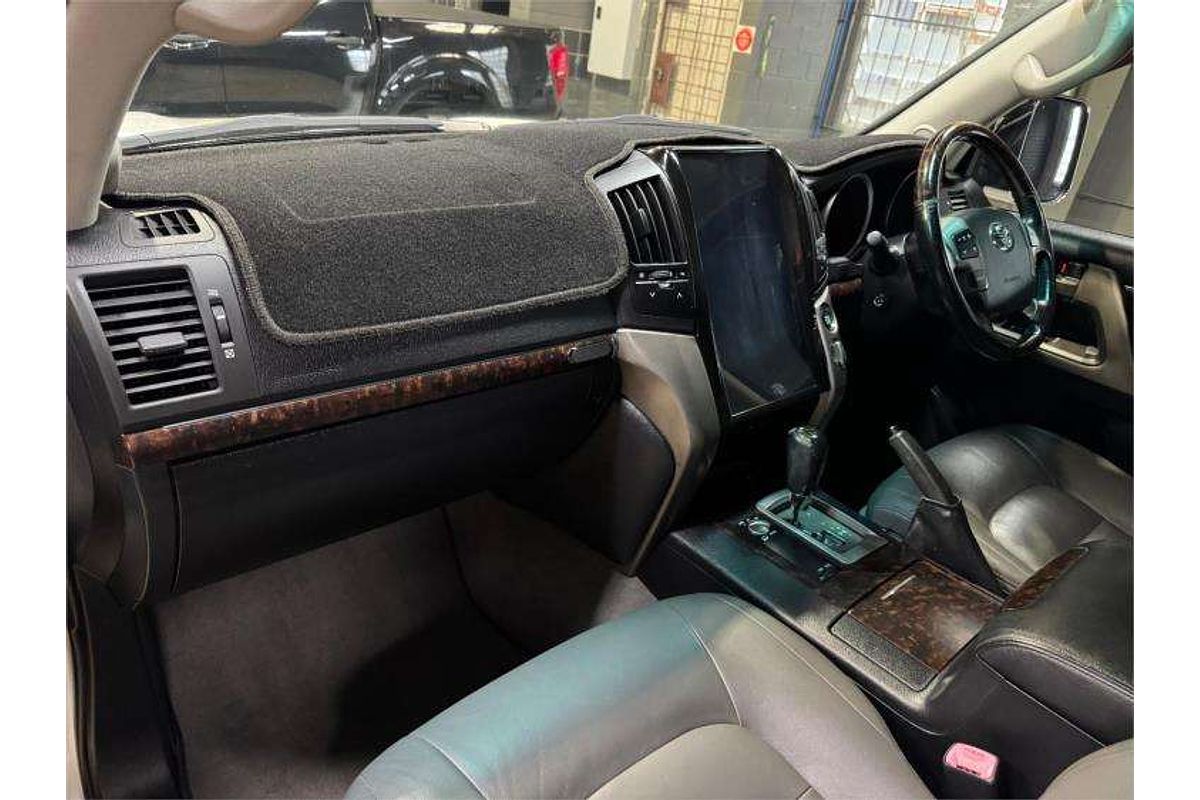 2010 Toyota Landcruiser Sahara VDJ200R