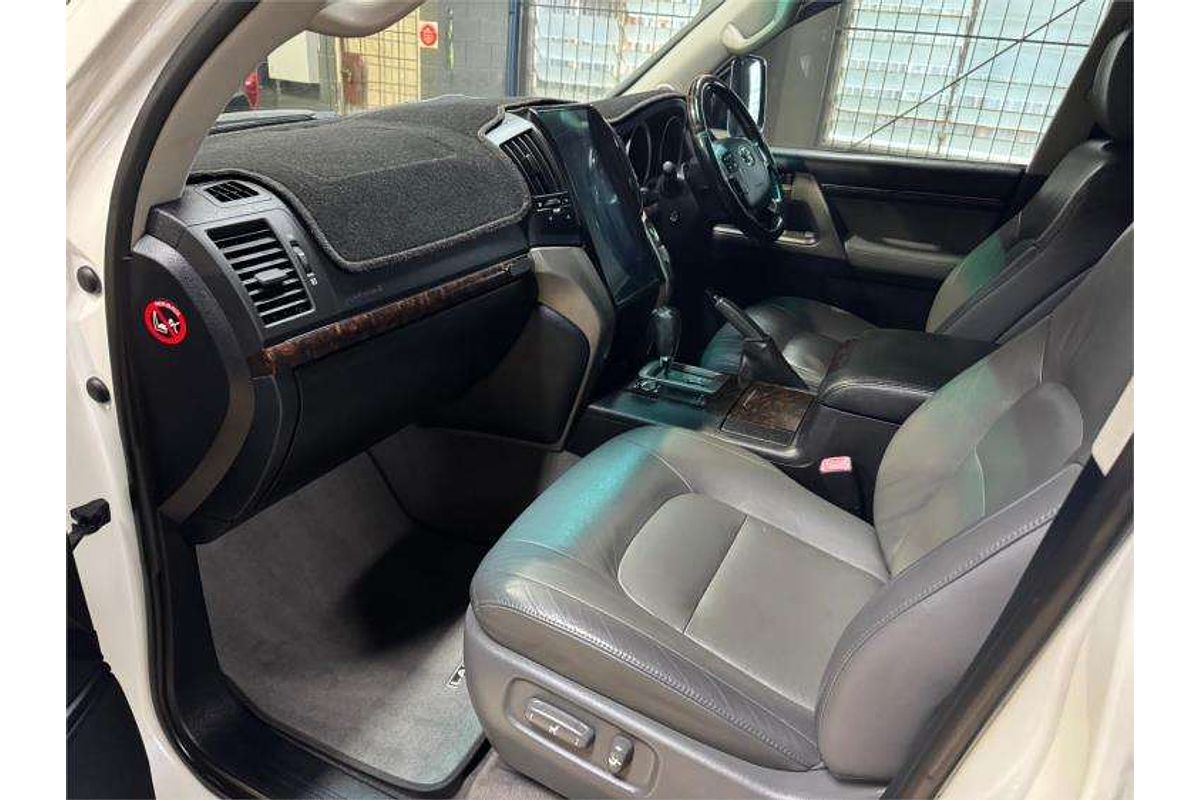 2010 Toyota Landcruiser Sahara VDJ200R