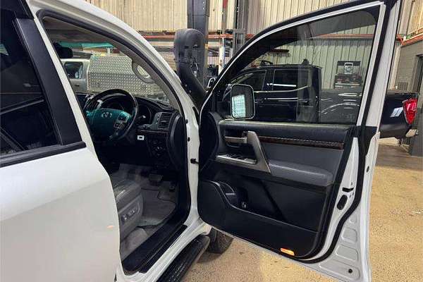 2010 Toyota Landcruiser Sahara VDJ200R