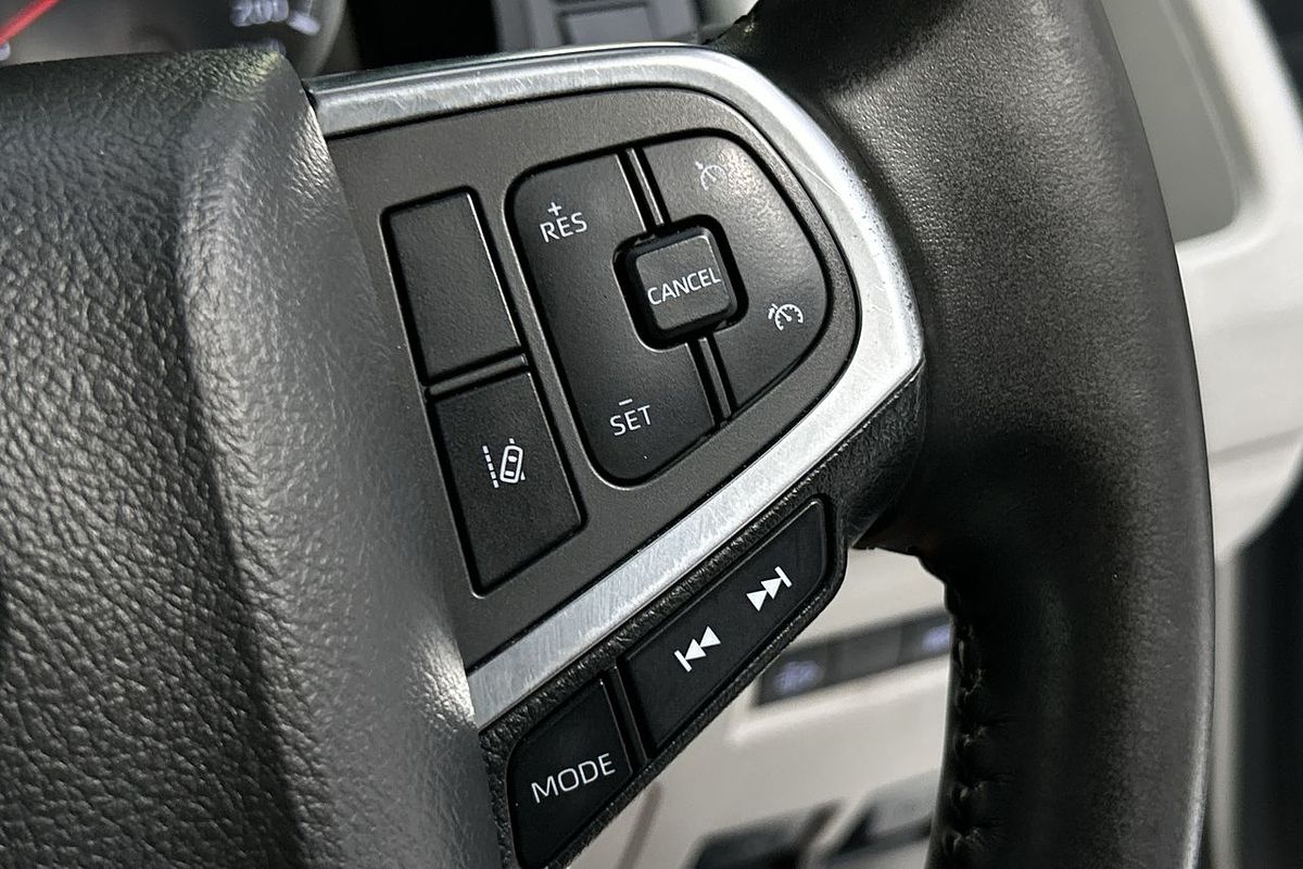 2022 Toyota Hiace Commuter GDH322R