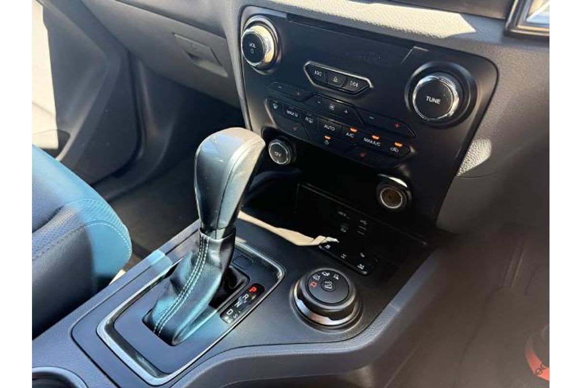 2015 Ford Everest Titanium UA