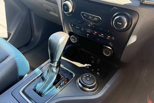 2015 Ford Everest Titanium UA