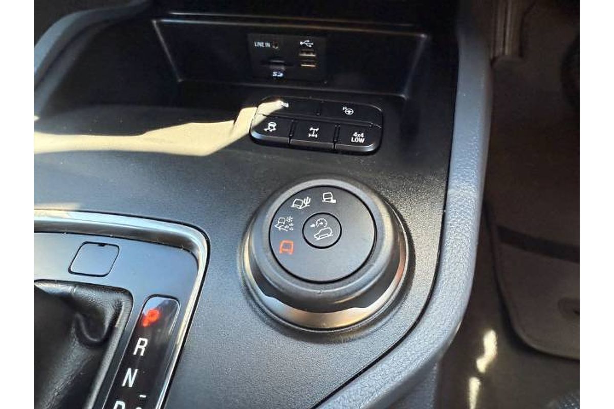 2015 Ford Everest Titanium UA
