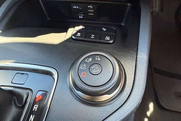 2015 Ford Everest Titanium UA