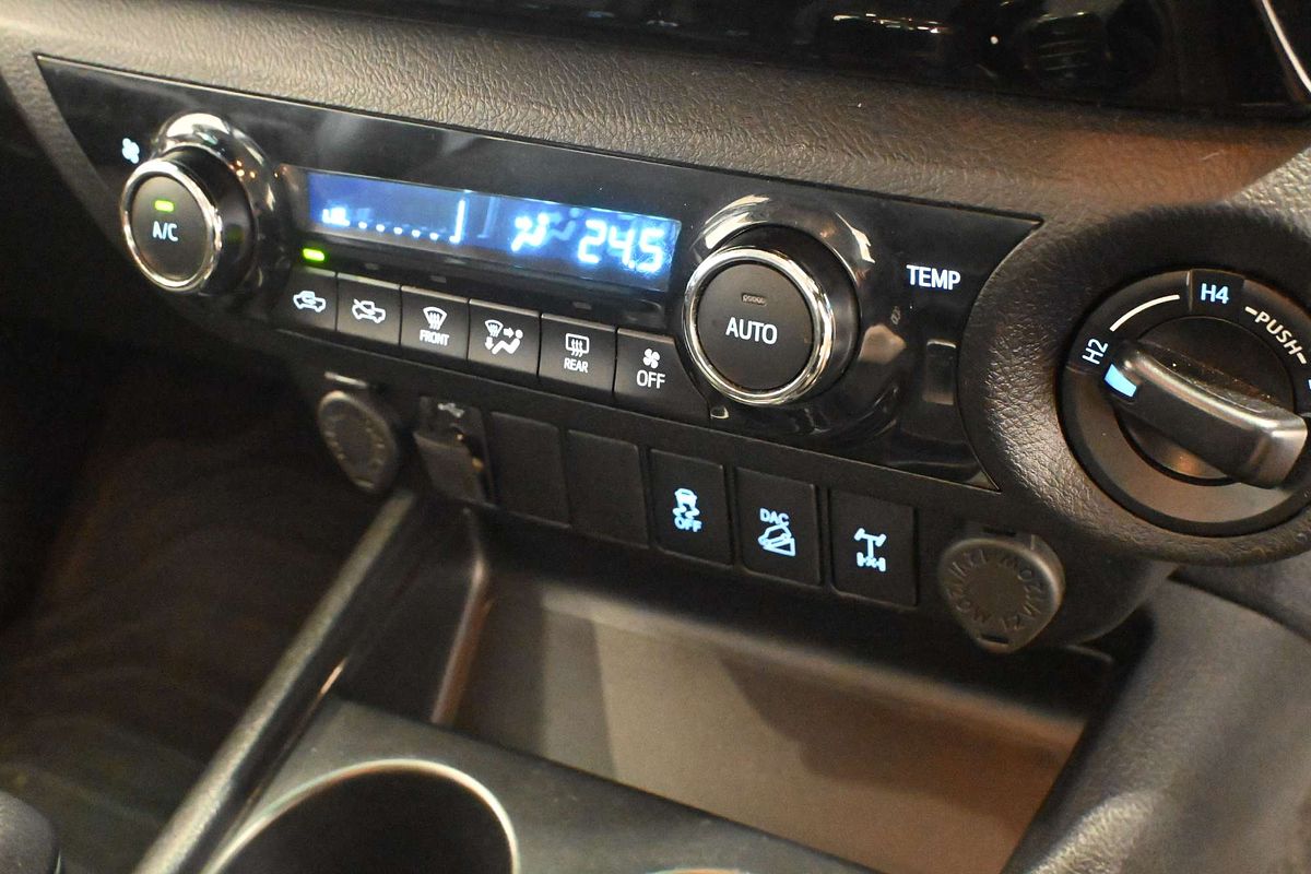 2020 Toyota Hilux SR5 GUN126R 4X4