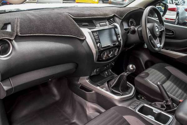 2022 Nissan Navara SL D23