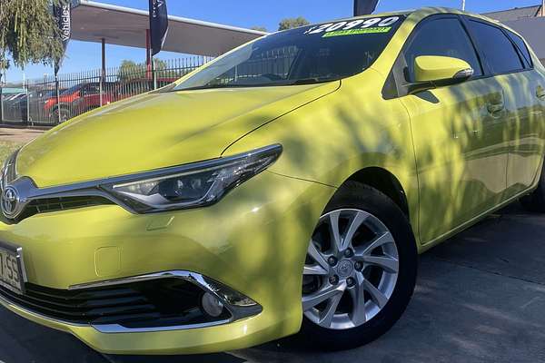 2017 Toyota Corolla Hybrid ZWE186R