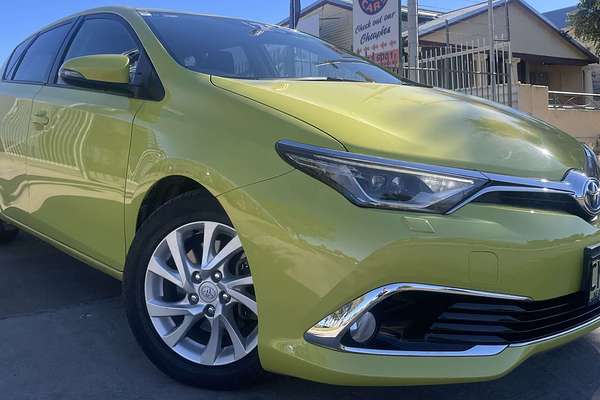 2017 Toyota Corolla Hybrid ZWE186R