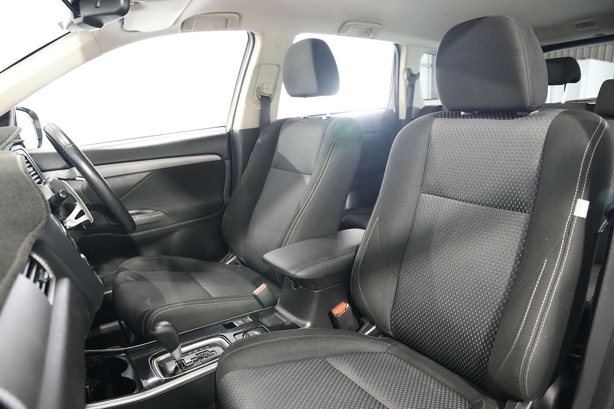 2017 Mitsubishi Outlander LS Safety Pack ZK