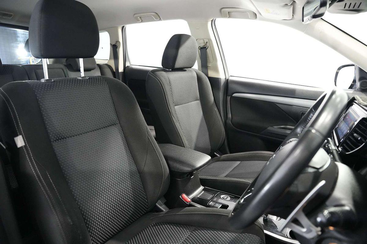 2017 Mitsubishi Outlander LS Safety Pack ZK