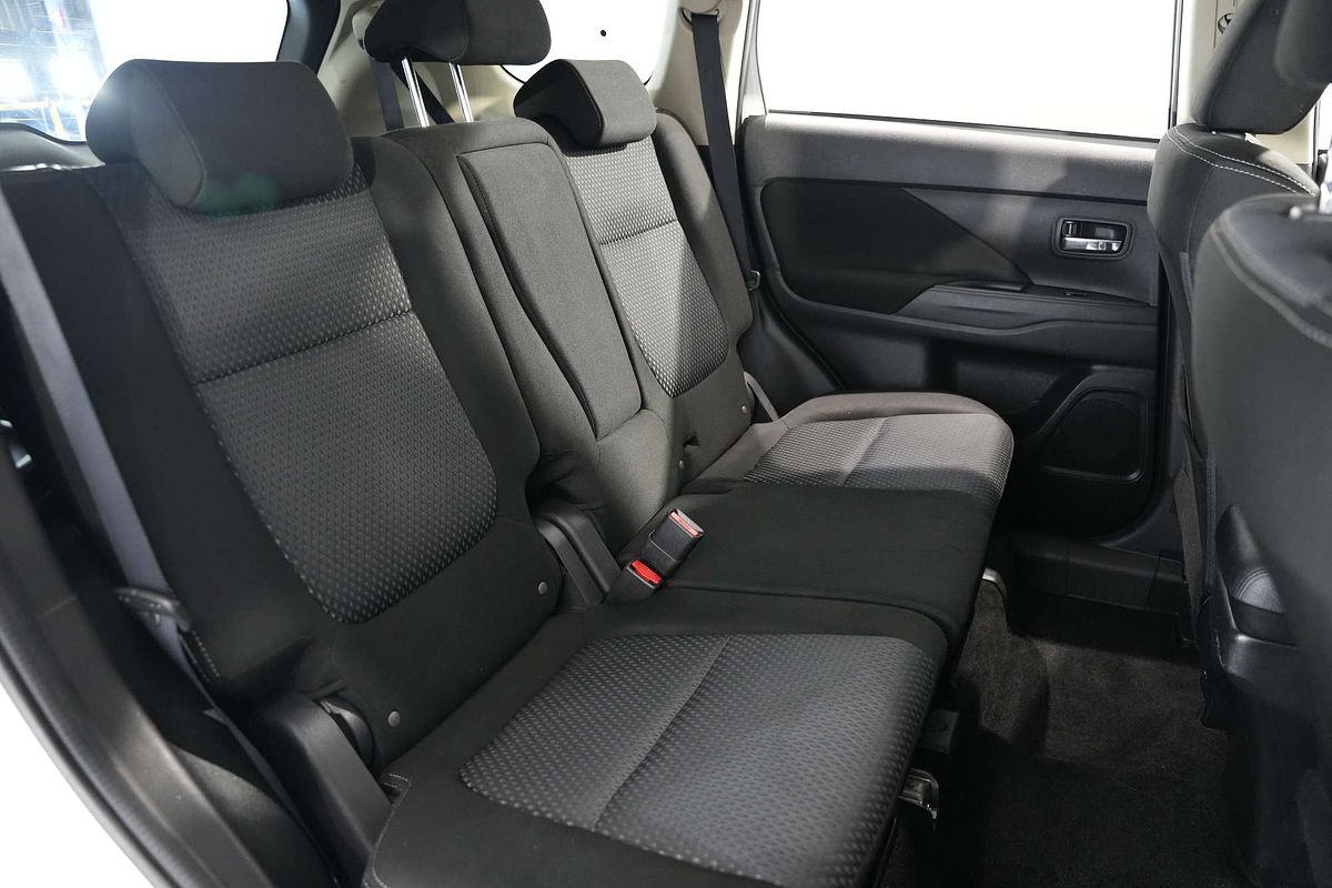 2017 Mitsubishi Outlander LS Safety Pack ZK