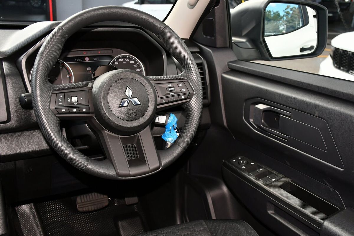 2025 Mitsubishi Triton GLX MV 4X4