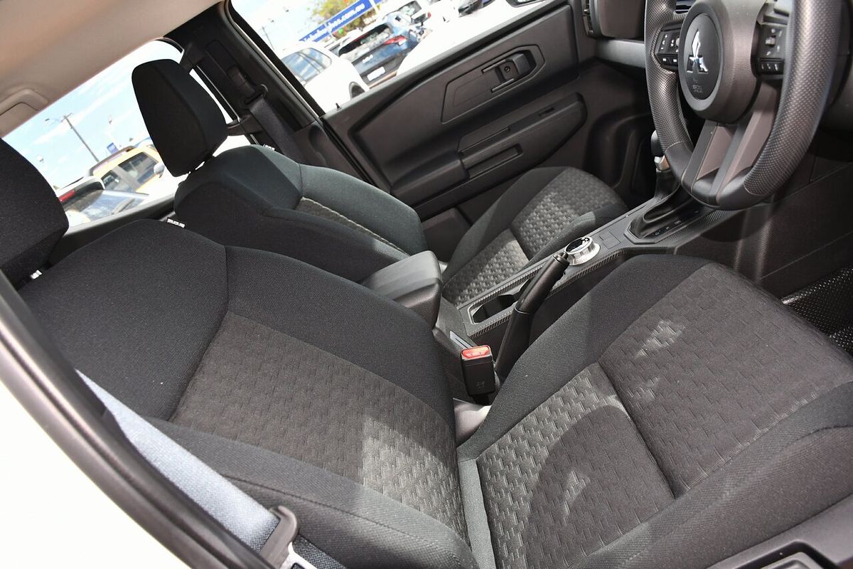 2025 Mitsubishi Triton GLX MV 4X4