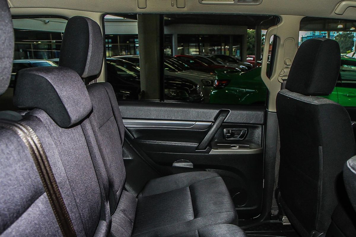 2018 Mitsubishi Pajero GLX NX