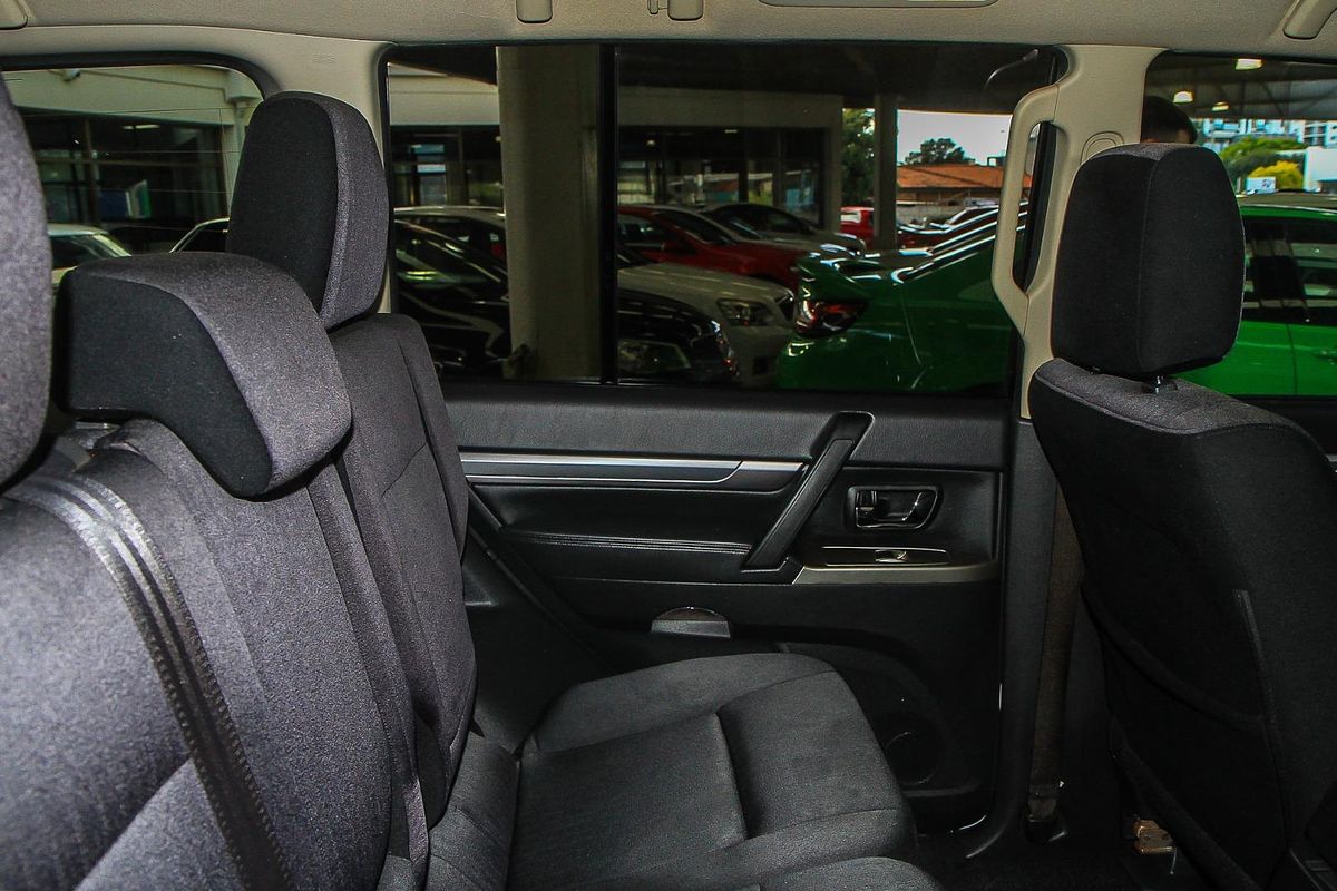 2018 Mitsubishi Pajero GLX NX