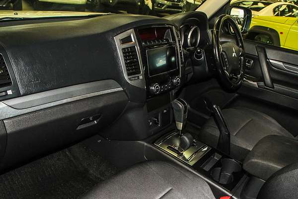 2018 Mitsubishi Pajero GLX NX