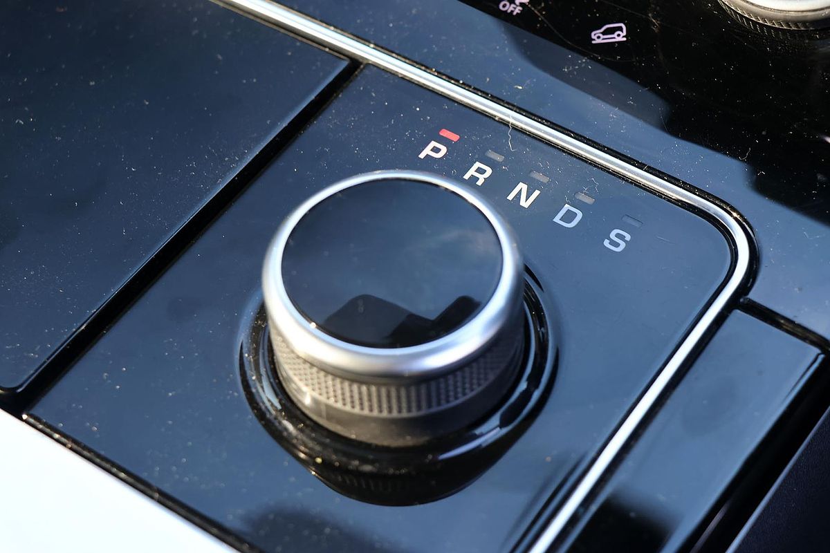 2018 Land Rover Range Rover Velar D300 R-Dynamic SE L560