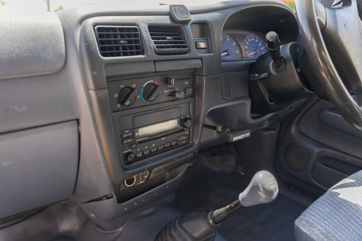 2004 Toyota Hilux  RZN149R Rear Wheel Drive