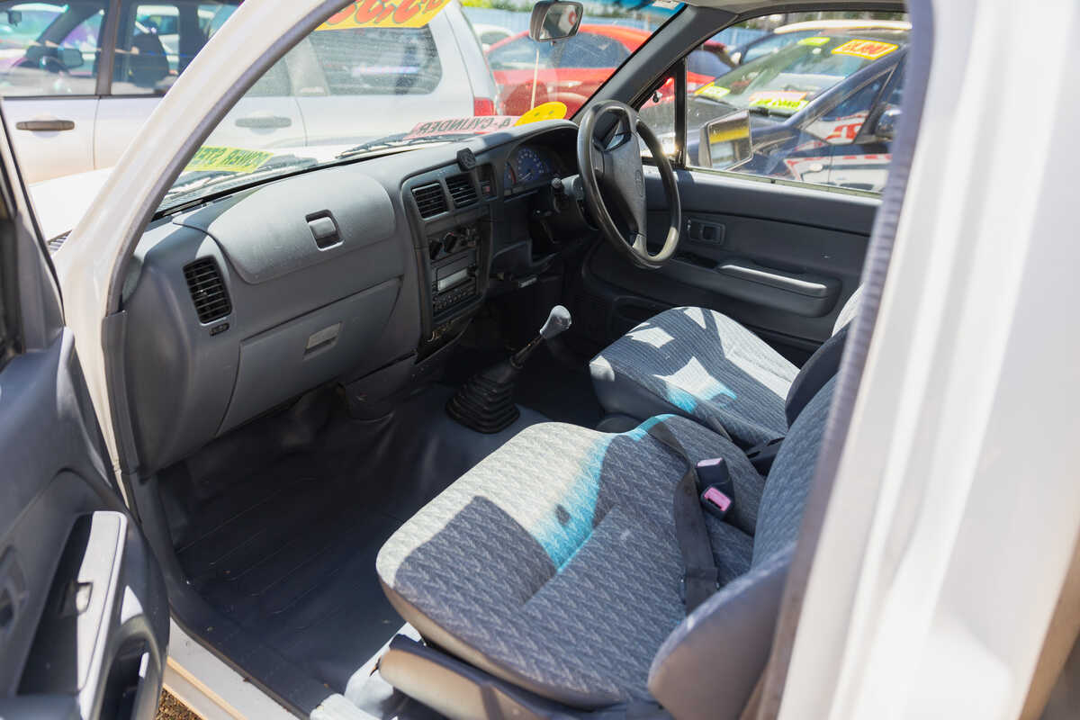 2004 Toyota Hilux  RZN149R Rear Wheel Drive