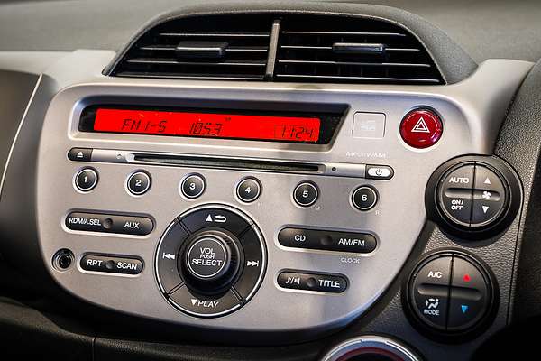 2013 Honda Jazz Vibe-S GE