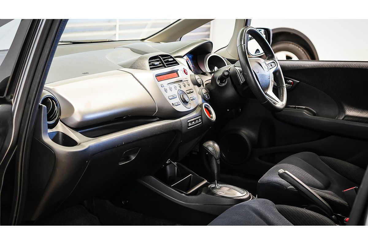 2013 Honda Jazz Vibe-S GE