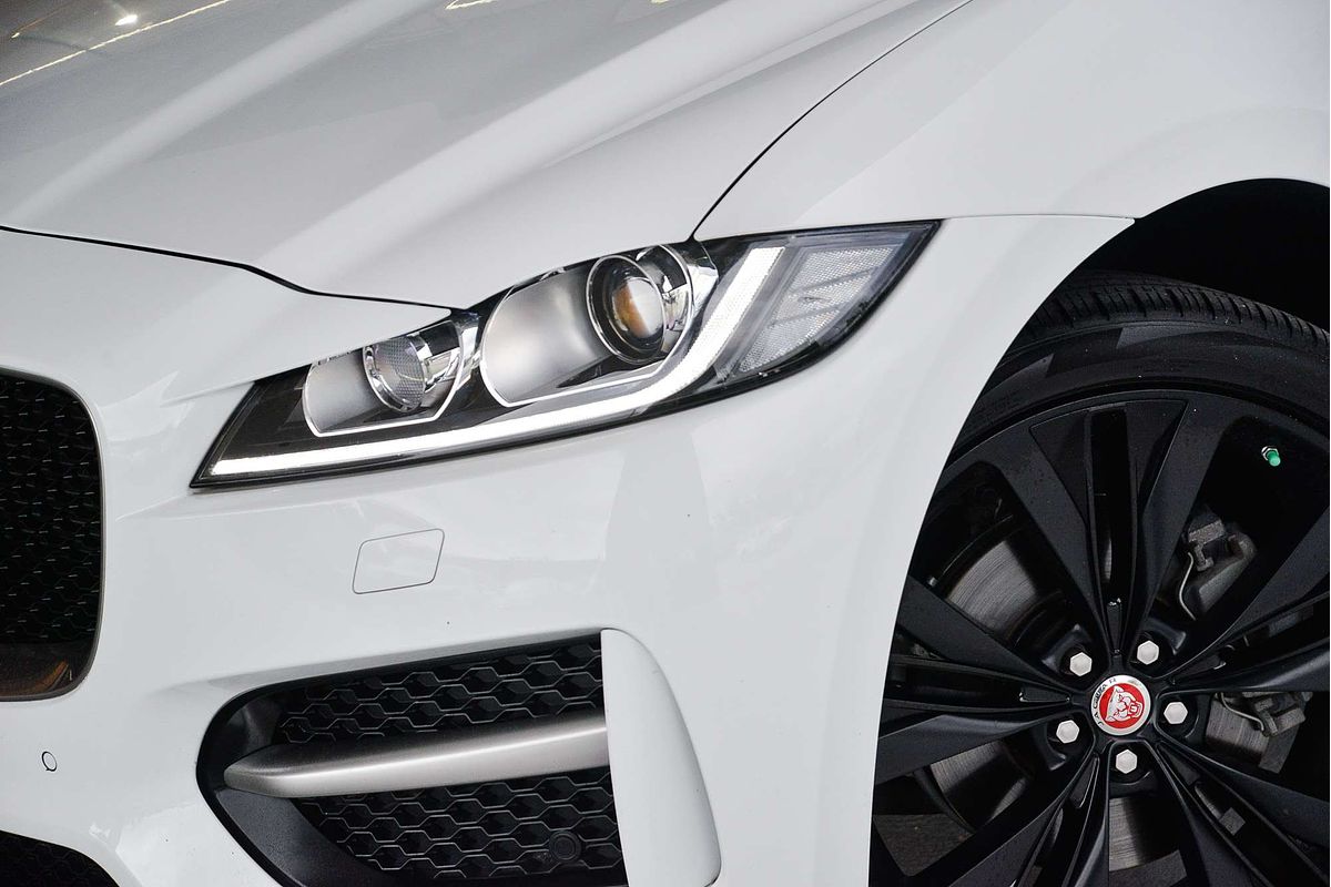 2017 Jaguar F-PACE 30d R-Sport X761