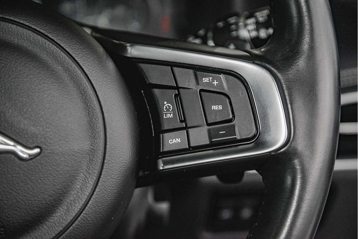 2017 Jaguar F-PACE 30d R-Sport X761