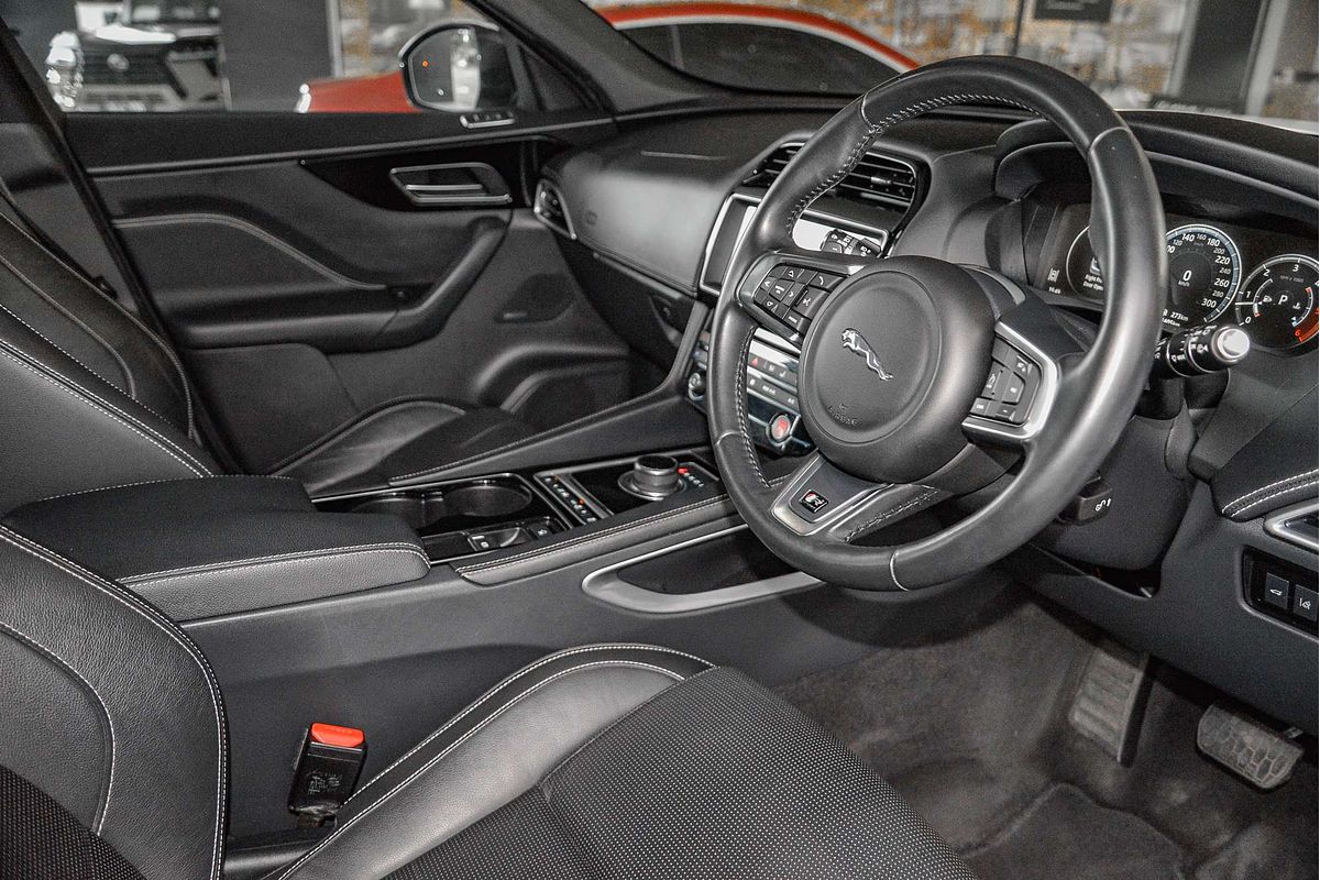 2017 Jaguar F-PACE 30d R-Sport X761