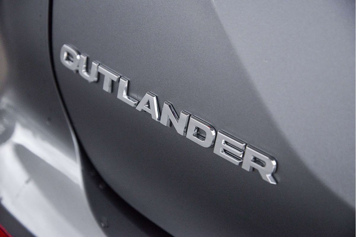 2023 Mitsubishi Outlander Exceed Tourer ZM