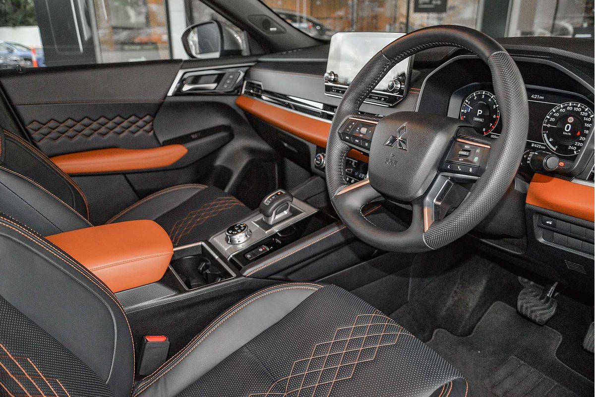 2023 Mitsubishi Outlander Exceed Tourer ZM