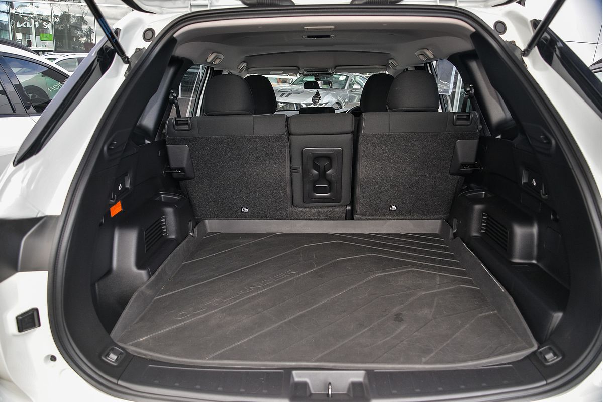 2024 Mitsubishi Outlander PHEV ES ZM