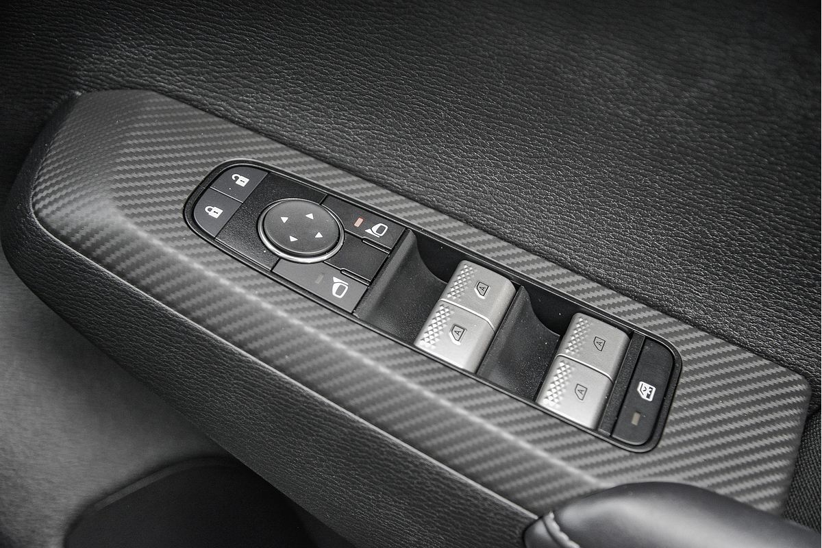 2024 Mitsubishi Outlander PHEV ES ZM