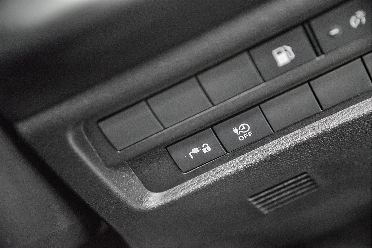 2024 Mitsubishi Outlander PHEV ES ZM