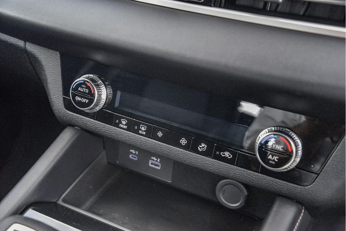 2024 Mitsubishi Outlander PHEV ES ZM
