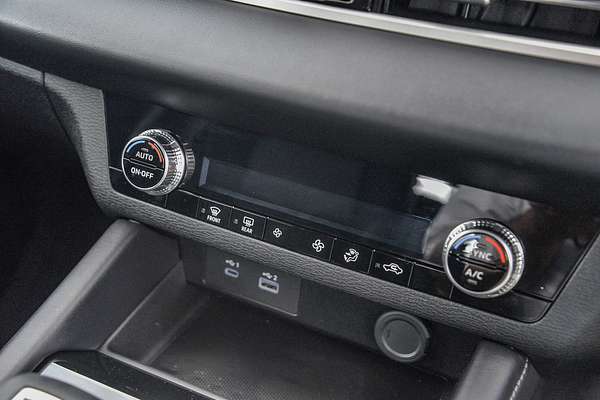 2024 Mitsubishi Outlander PHEV ES ZM