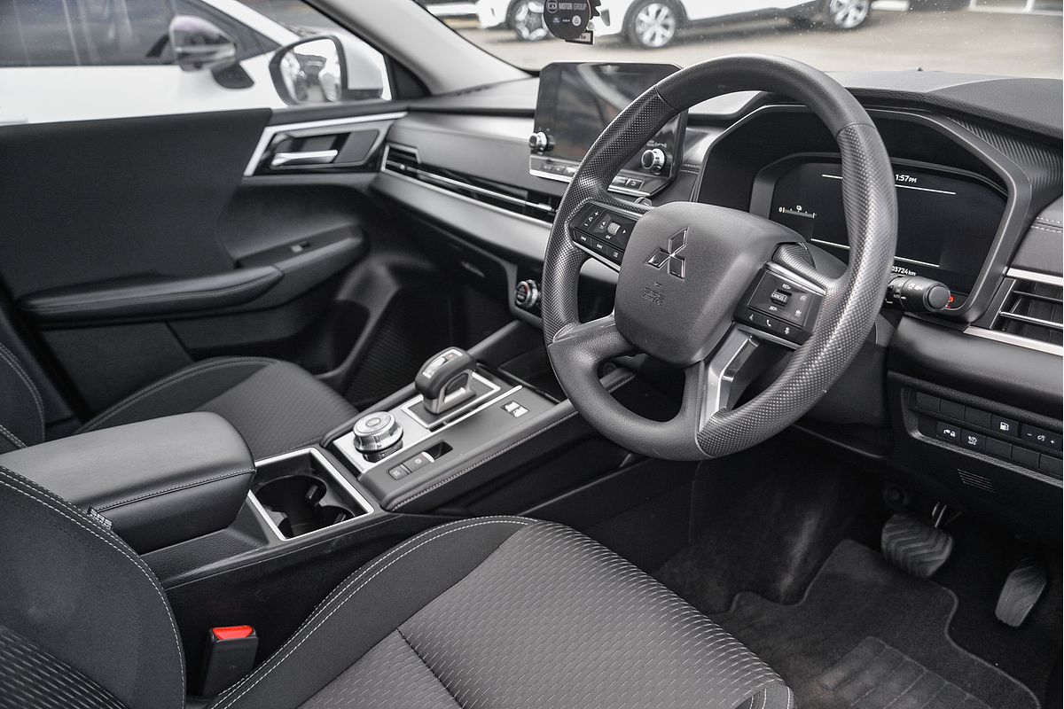 2024 Mitsubishi Outlander PHEV ES ZM