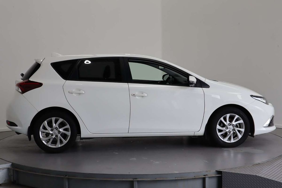 2017 Toyota Corolla Ascent Sport ZRE182R