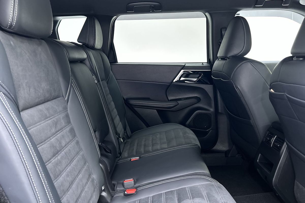 2023 Mitsubishi Outlander LS ZM