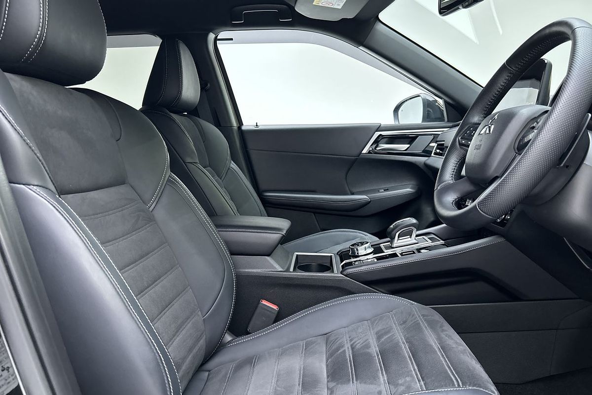 2023 Mitsubishi Outlander LS ZM