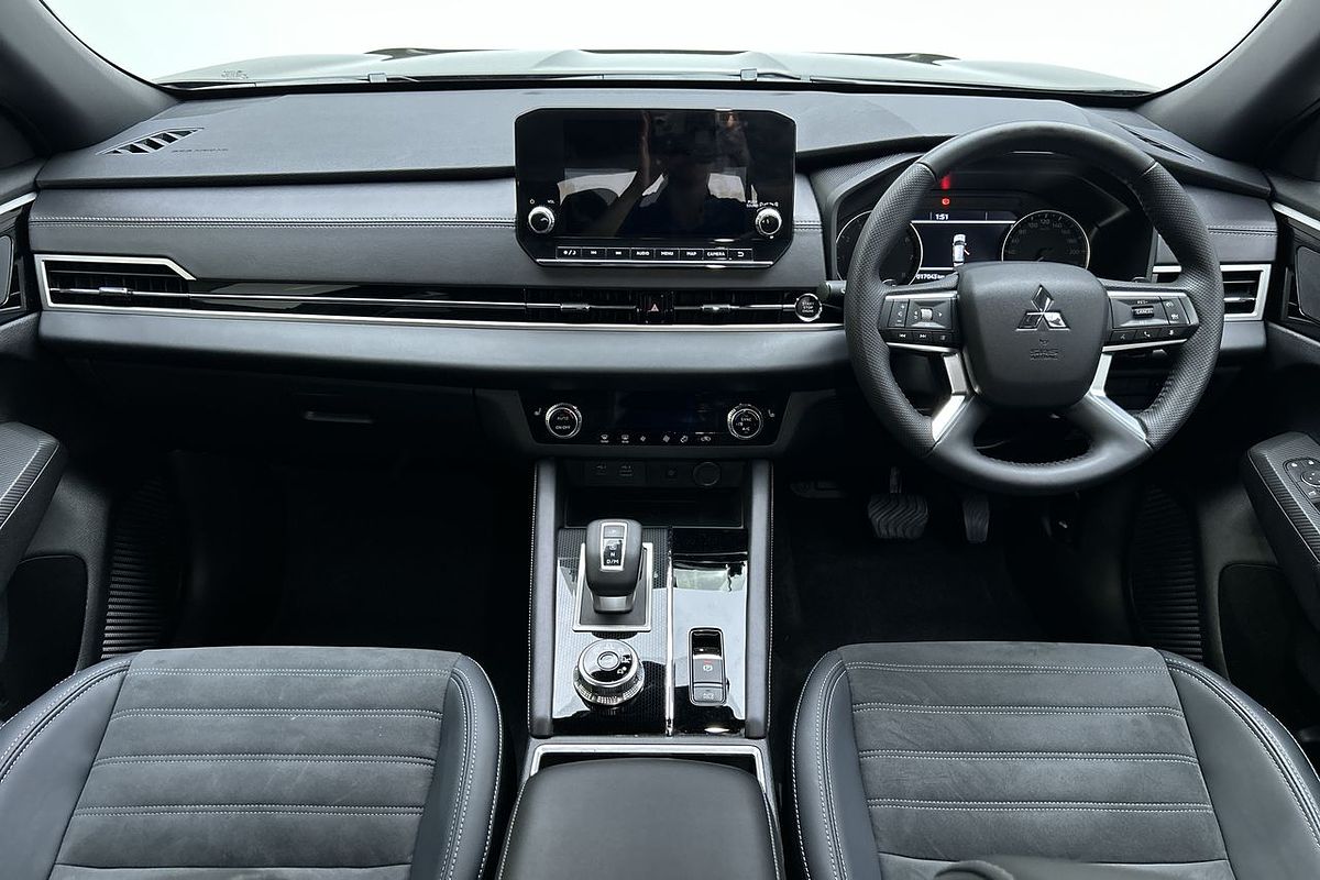 2023 Mitsubishi Outlander LS ZM