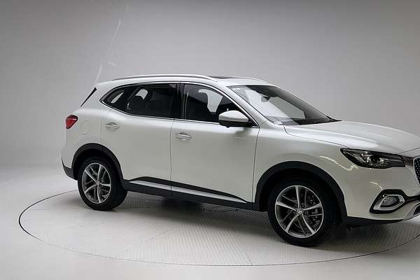 2022 MG HS Essence SAS23