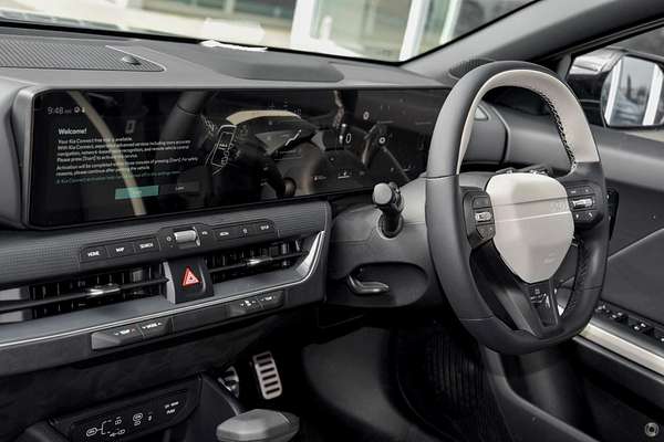 2025 Kia K4 GT-Line CL4m