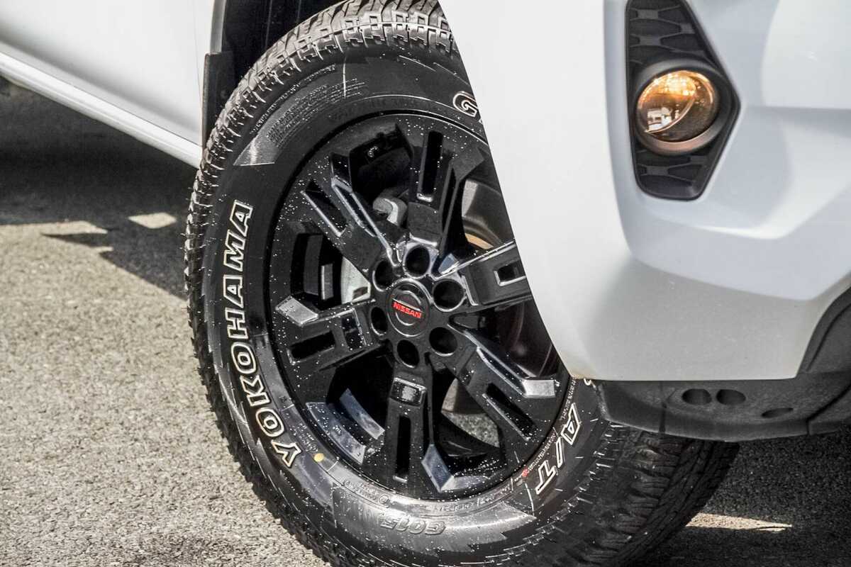 2022 Nissan Navara SL D23