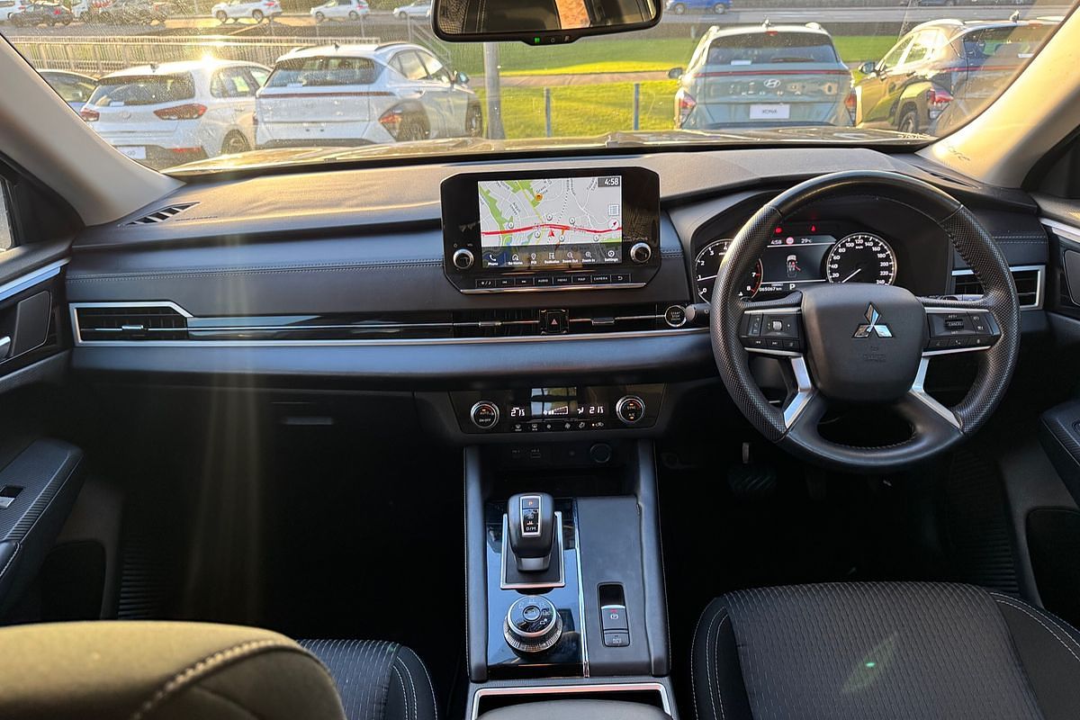 2022 Mitsubishi Outlander LS ZM