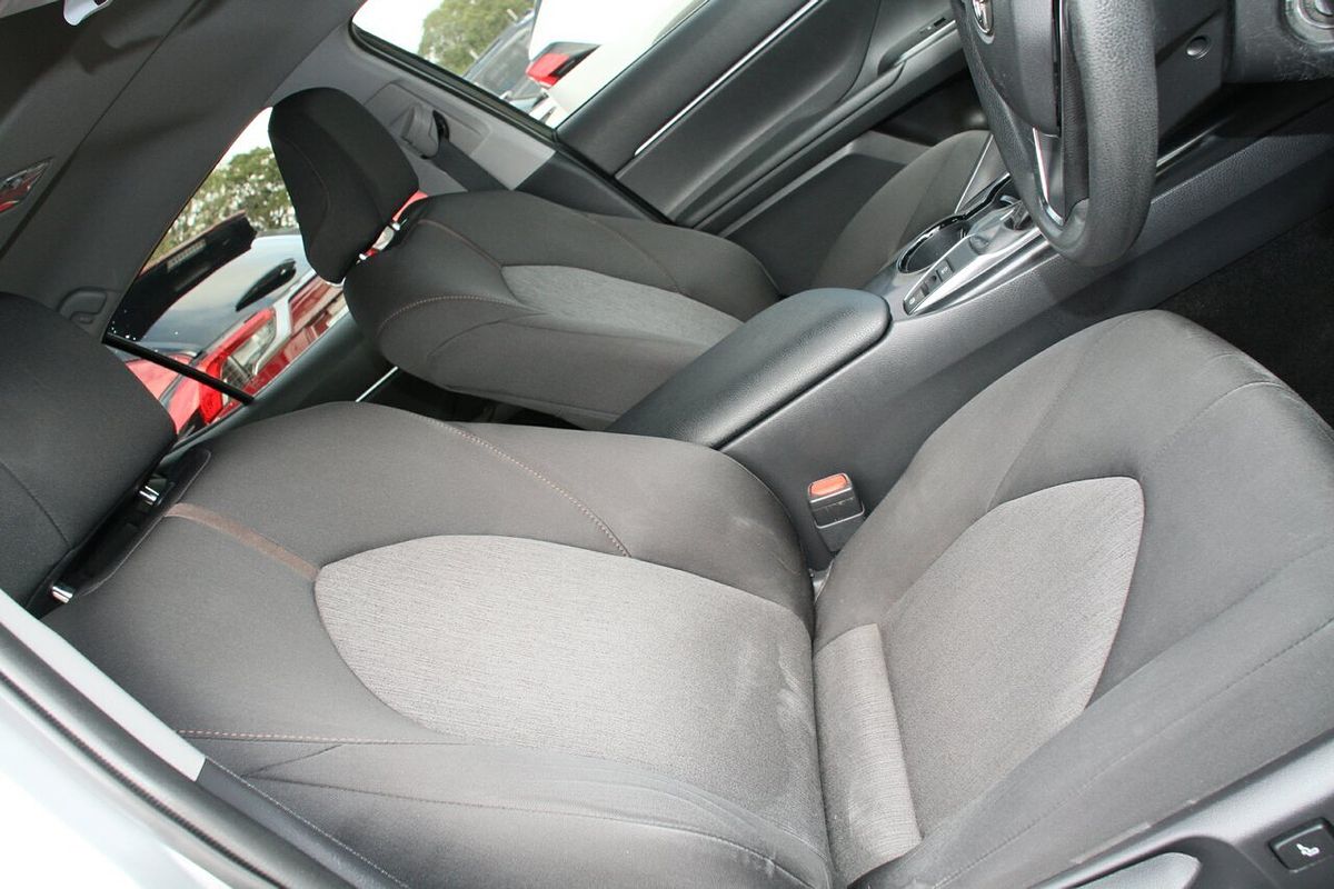 2019 Toyota Camry Ascent ASV70R